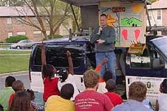 OAC evangelist sharing the gospel with kids in a Philadelphia neighborhood